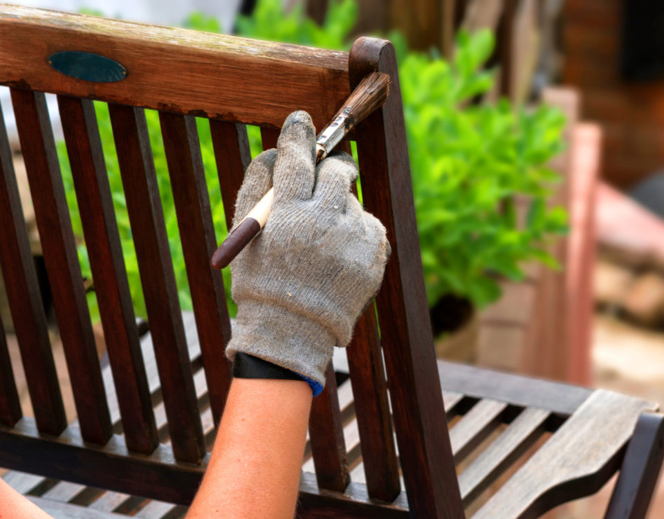 Renowacja mebli ogrodowych – instrukcja krok po kroku