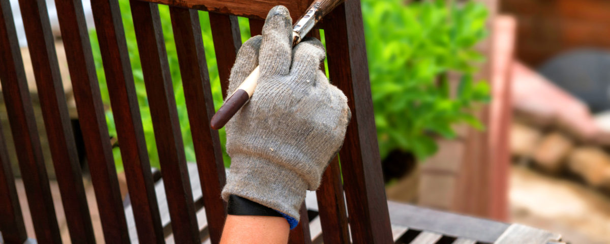 Renowacja mebli ogrodowych – instrukcja krok po kroku